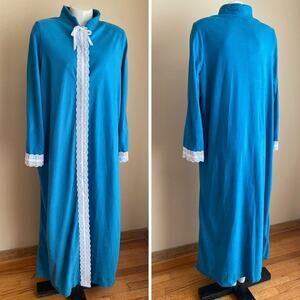 Vintage NWT Long Blue Housecoat Size 40/L Snap Front Long Sleeve White Lace Bow